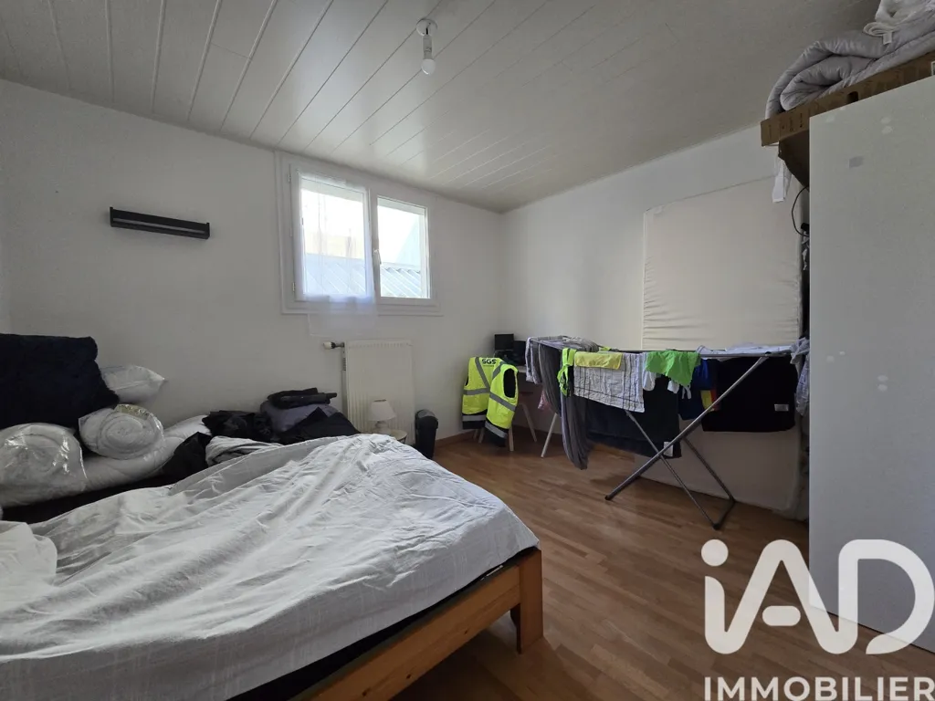 Bedrooms - 5-Piece Apartment with Balcony in Paris