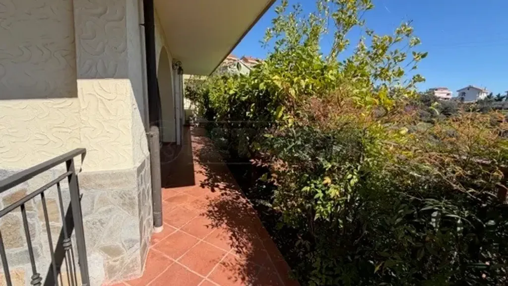 Terrass - Restored Apartment with Sea View in Boissano