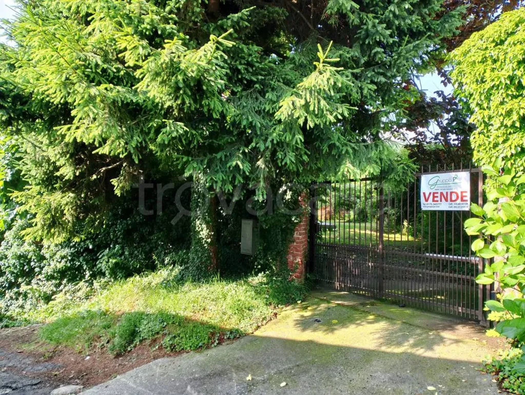 Exterior - Independent Villa with Private Garden in Barge