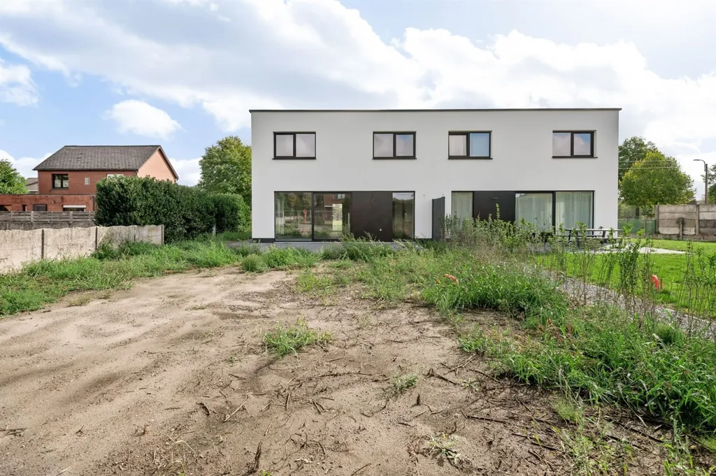 Contemporary Semi-Detached Home in New Development