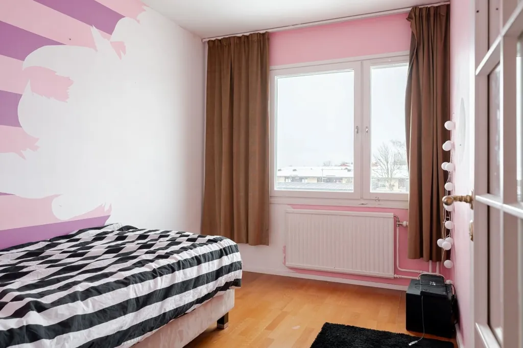 Chambres - Two-Storey Apartment with Balcony in Bjuv