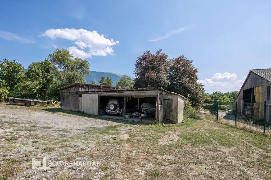 Jardin - Corps de Ferme avec Hangar à Sinard