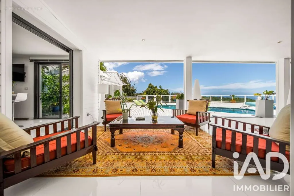 Séjour - Villa T7 avec Vue Panoramique sur l'Océan à La Montagne