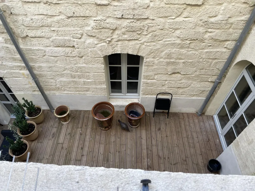 Giardino - City Centre Apartment with Professional Use in Uzès