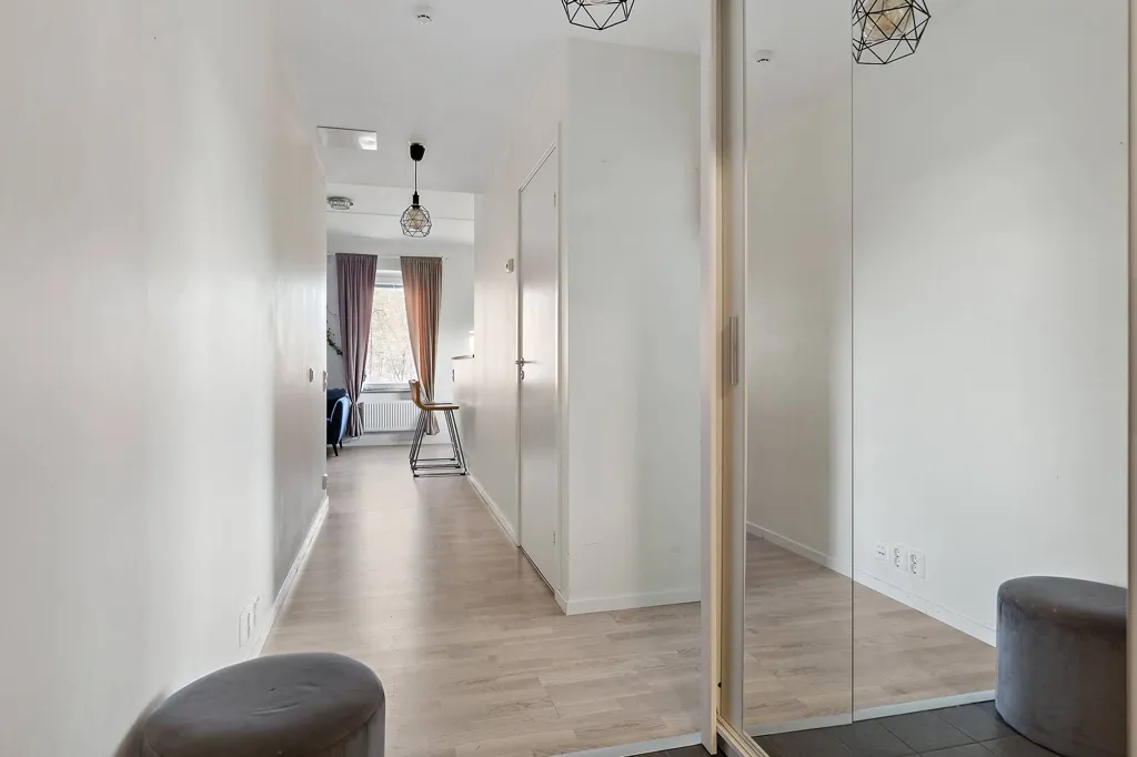 Entrée - Modern Flat with Private Terrace in Central Järfälla