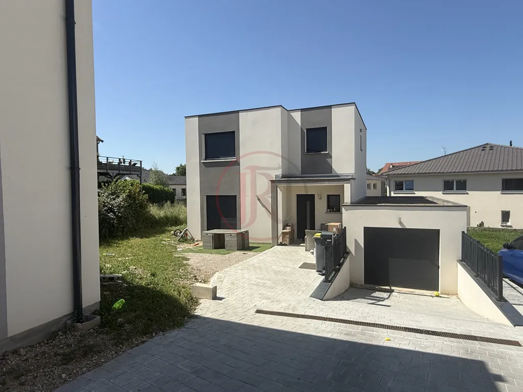 Extérieur - Maison de Standing avec Jardin et Terrasse à Temis/Montboucons