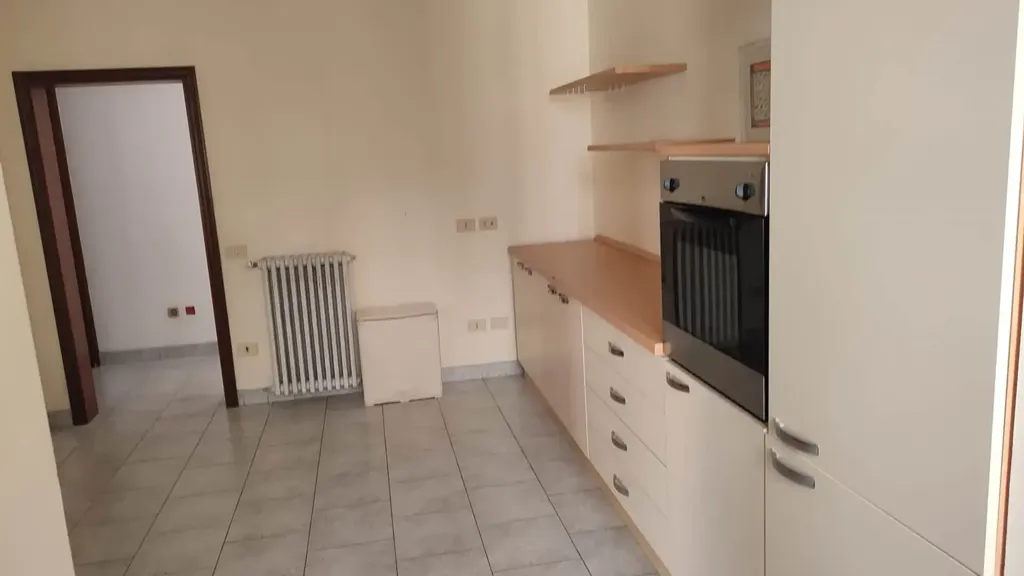 Cuisine - Four-Room Apartment with Balcony in Ancona
