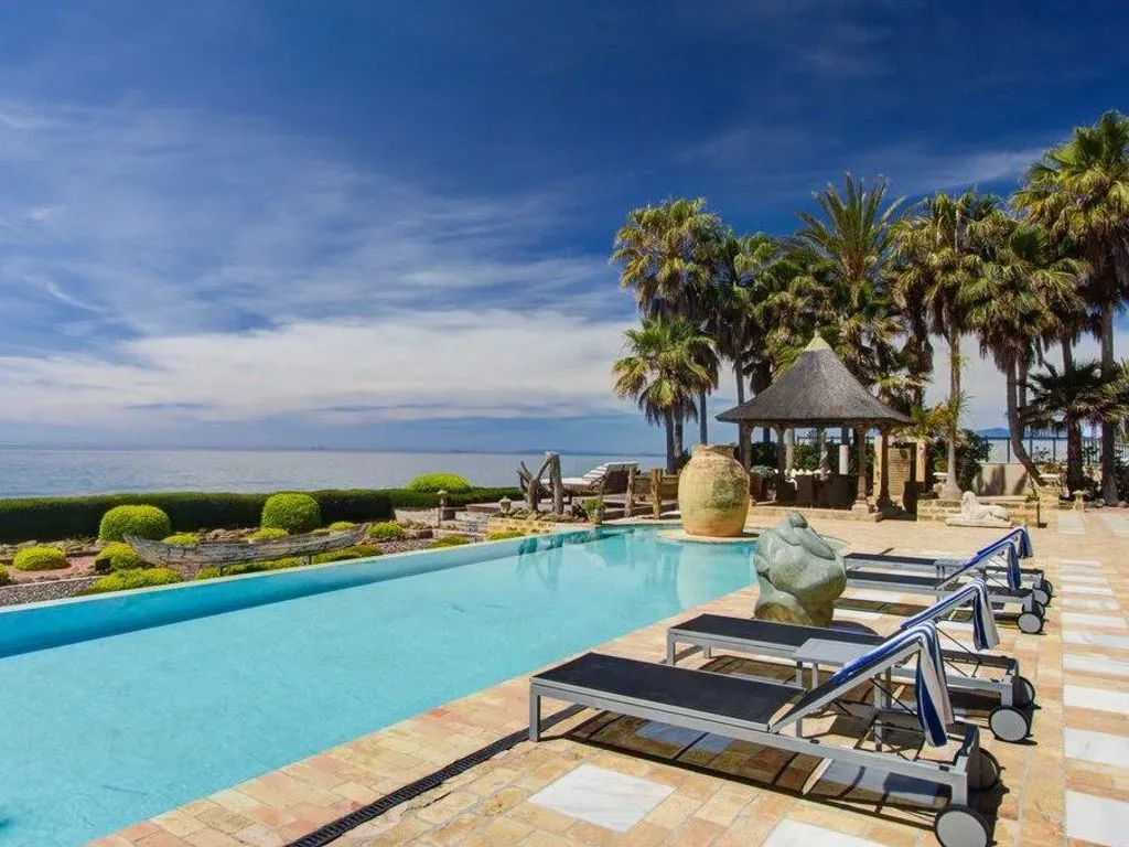 Bassein - Beachfront Villa with Spa in Los Monteros, Marbella