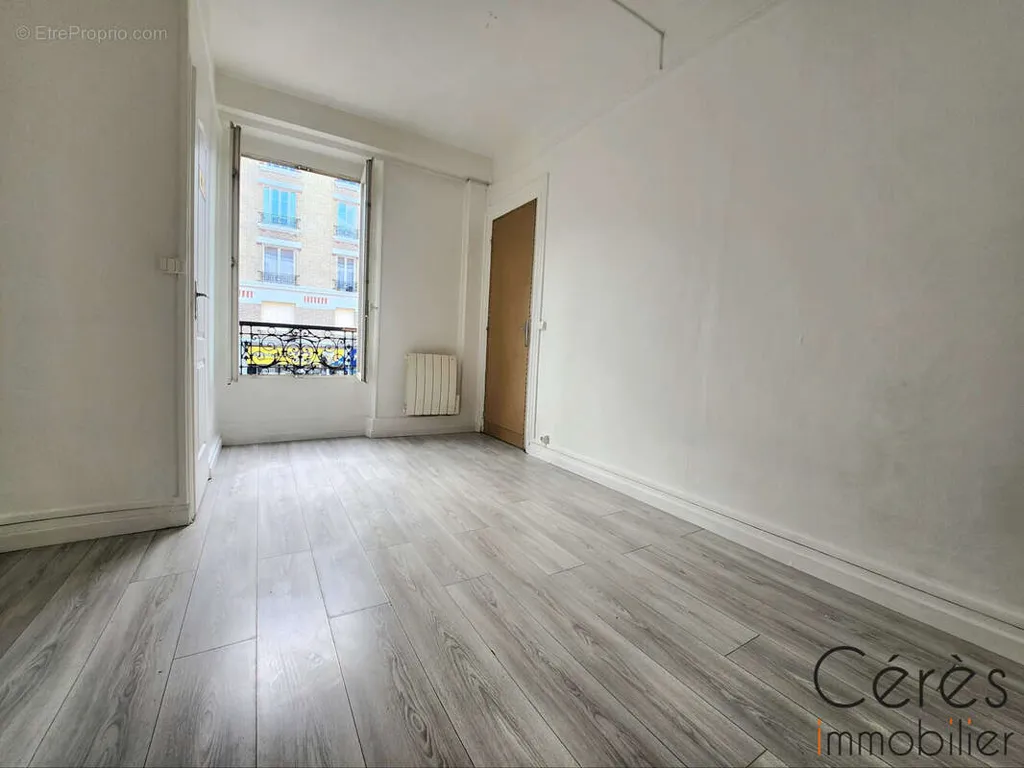 Stanze - 3-Piece Flat with Metro Access in Pantin