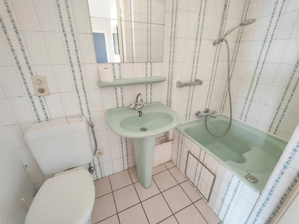 Salles de bain - Appartement avec Terrasse ensoleillée à Montgomery