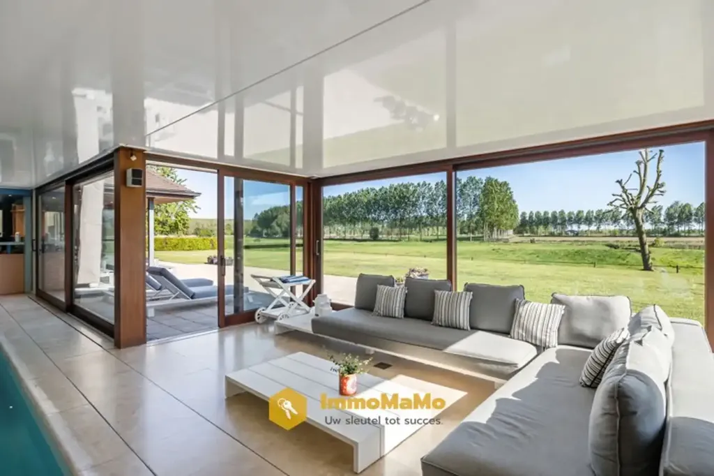 Piscine - Villa avec Piscine Intérieure et Écuries à Mendonk
