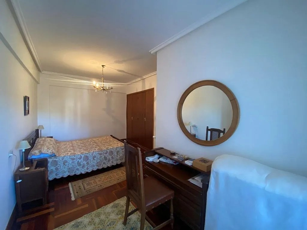 Magamistoad - Three-Bedroom Flat with Balcony in Urkizu