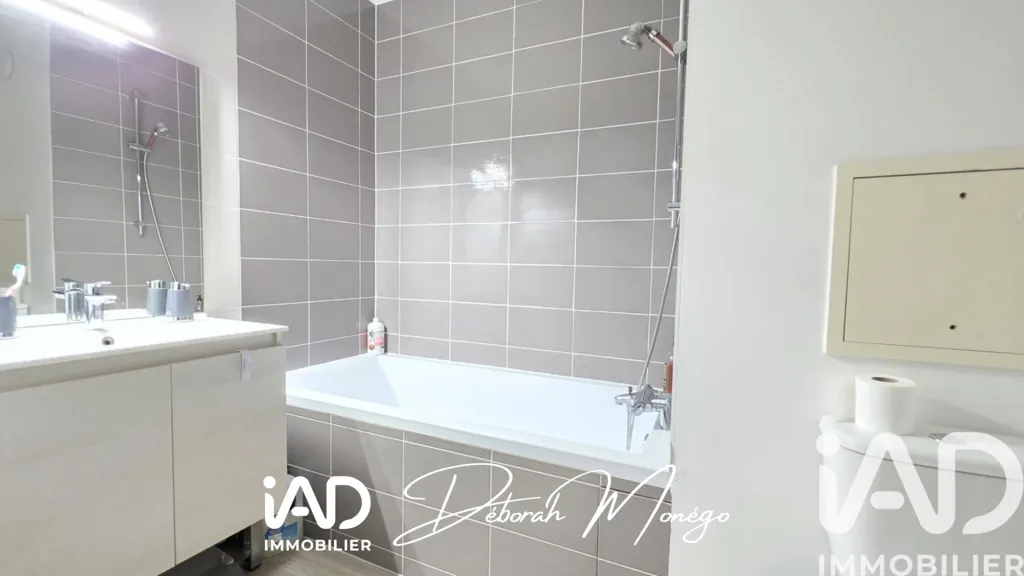 Salles de bain - Appartement avec Balcon et Parking à Limay