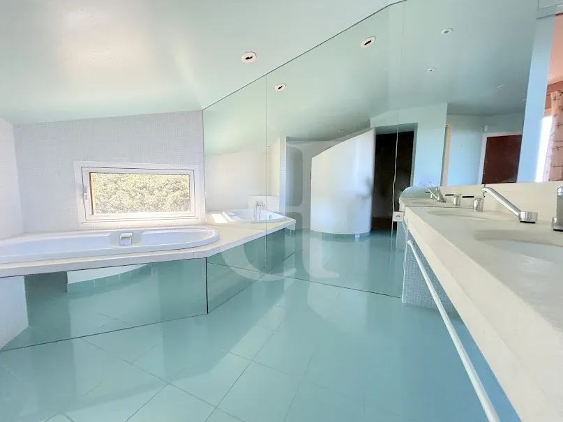 Vannitoad - Architectural Villa with Panoramic View near Cavaillon
