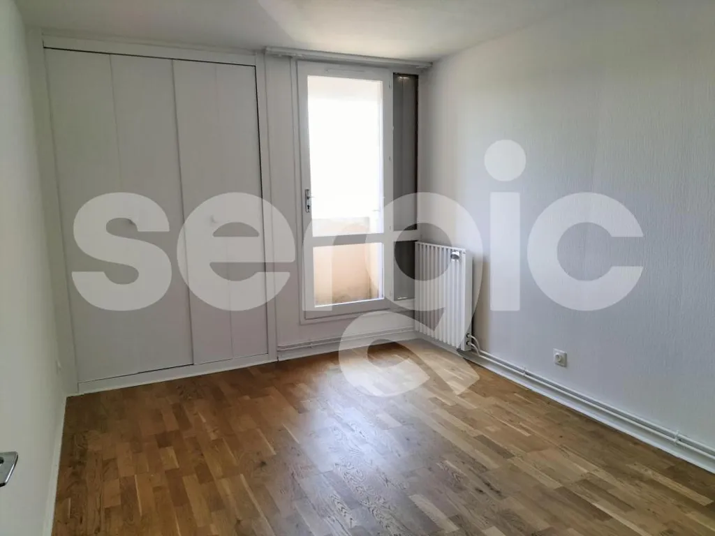 Toad - 4-Bedroom Flat with Balcony in Gradignan