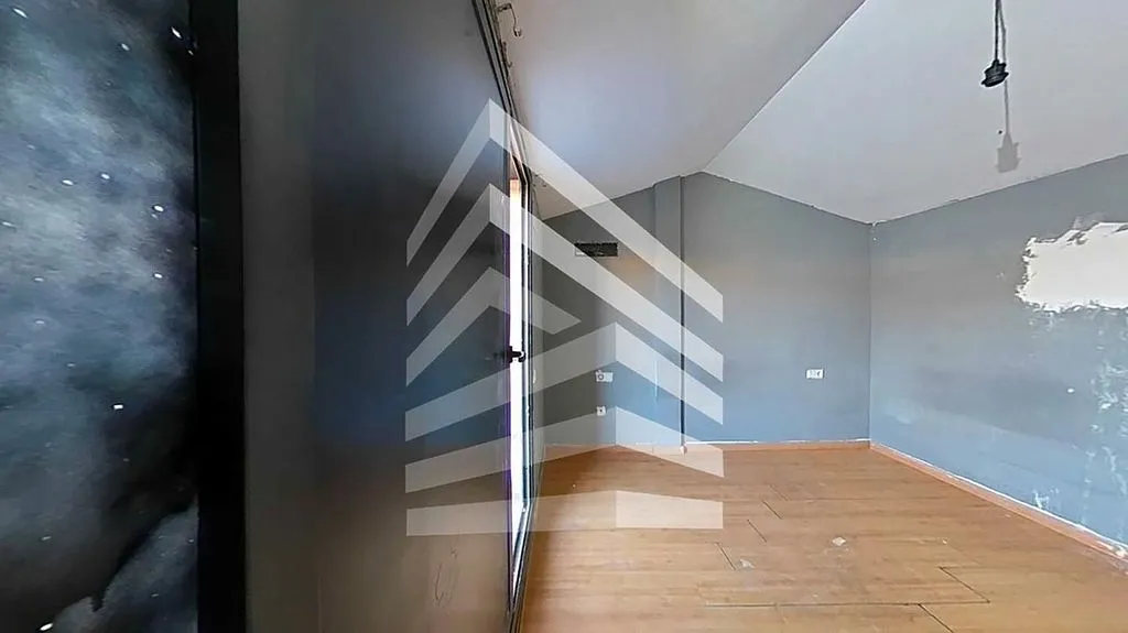 Pièces - Duplex with Terrace in Terrassa