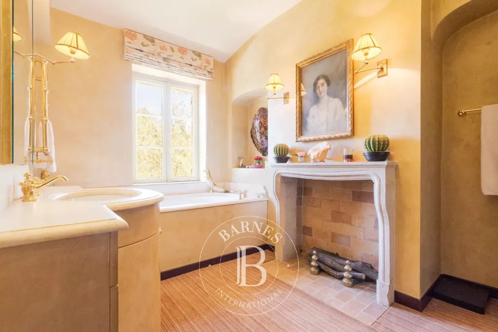 Salles de bain - Bastide Luxueuse avec Piscine à Grasse