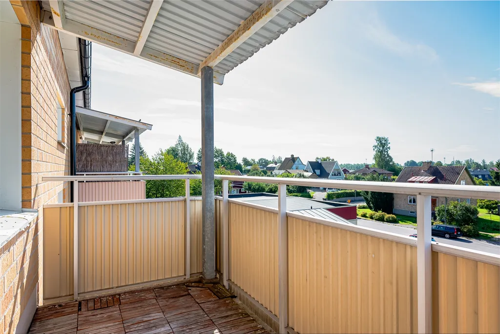 Rõdu - Bright Two-Bedroom Flat with South-Facing Balcony in Katrineholm