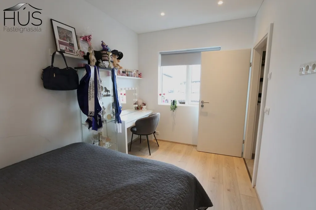 Camere da letto - Modern End Unit with Balcony in Reykholt