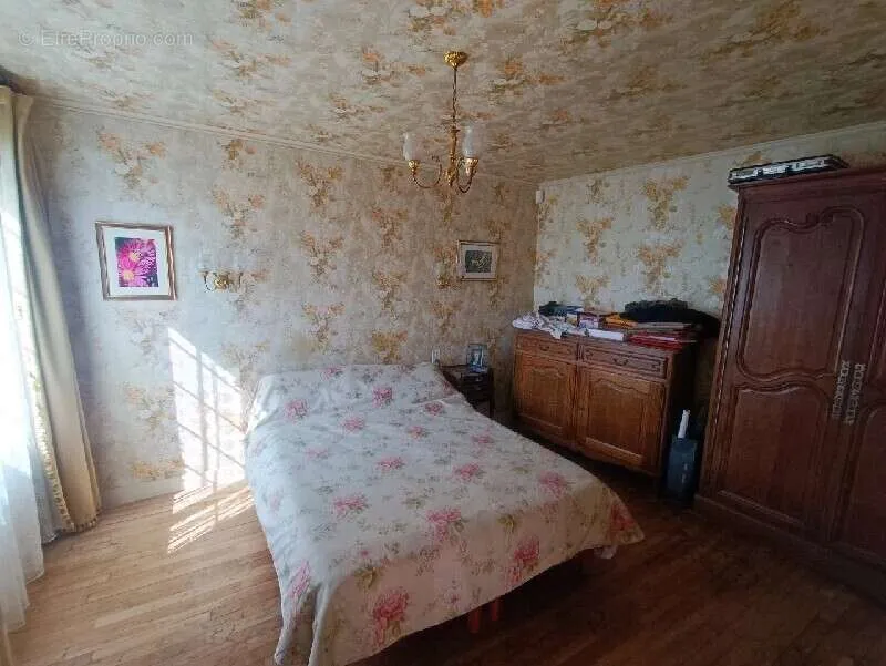 Bedrooms - Charming Old House with Garden near Nonancourt