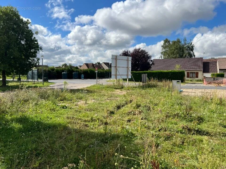 Jardin - Terrain à Construire avec Vue sur Espace Vert à Germigny-l'Évêque