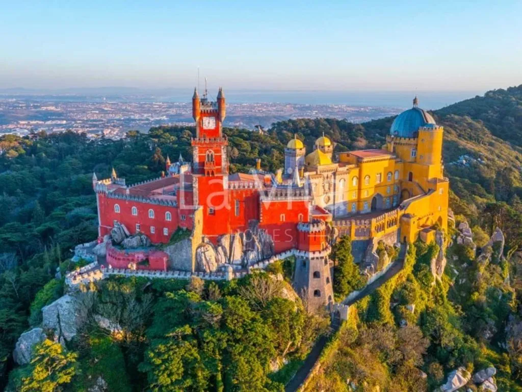 Penthouse with Mountain Views in Sintra
