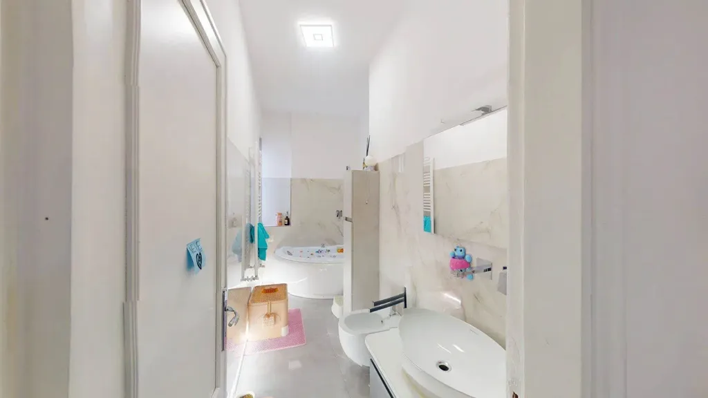 Salles de bain - Ground Floor Apartment with Balcony in Florence