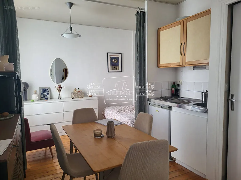 Salle à manger - Immeuble de 6 Appartements dans le Parc de Procé