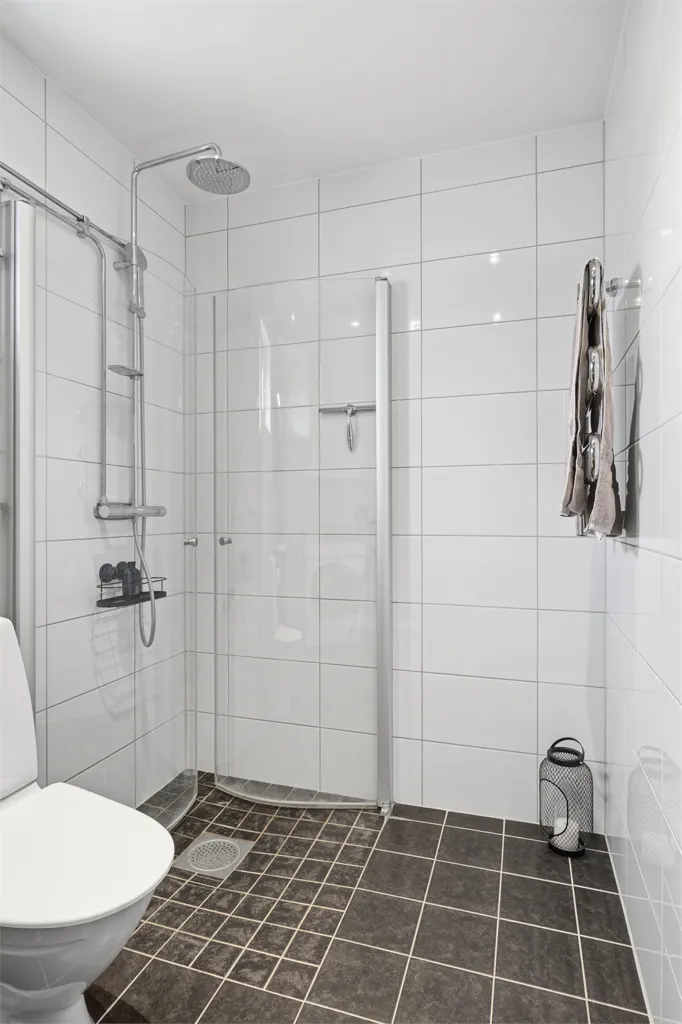 Salles de bain - Modern Flat with South-West Balcony in Vagnhärad