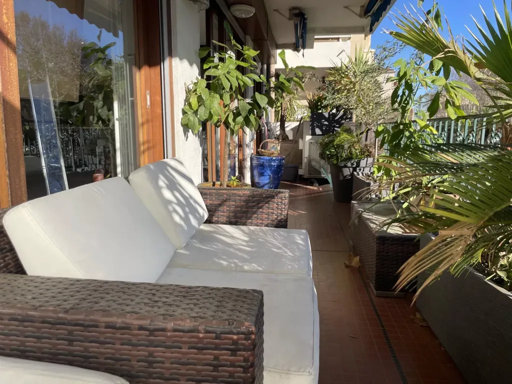 Terrasse - Appartement Luxe Rénové avec Terrasse à Perpignan