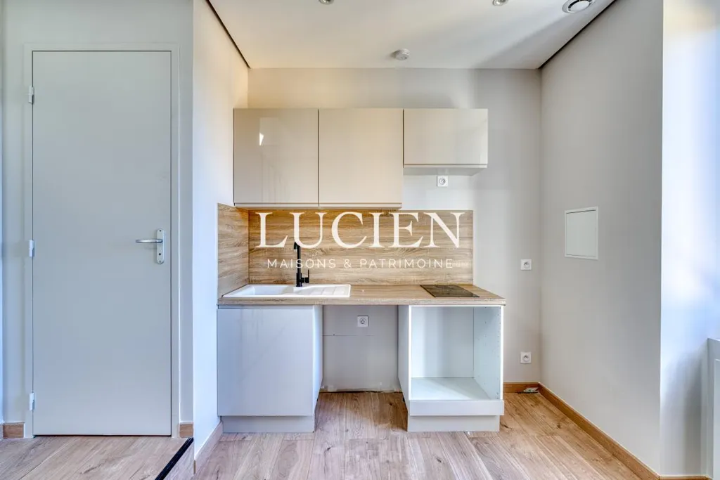 Köök - Renovated Duplex with Parking in Tassin Centre