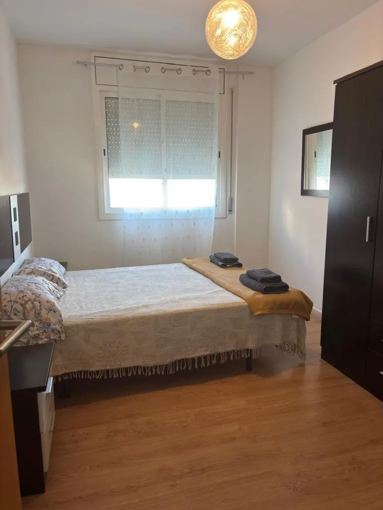 Magamistoad - Spacious Flat in Tivissa with Parking