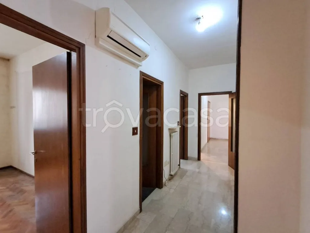 Entrée - Apartment with Balcony in Ferrara Centre