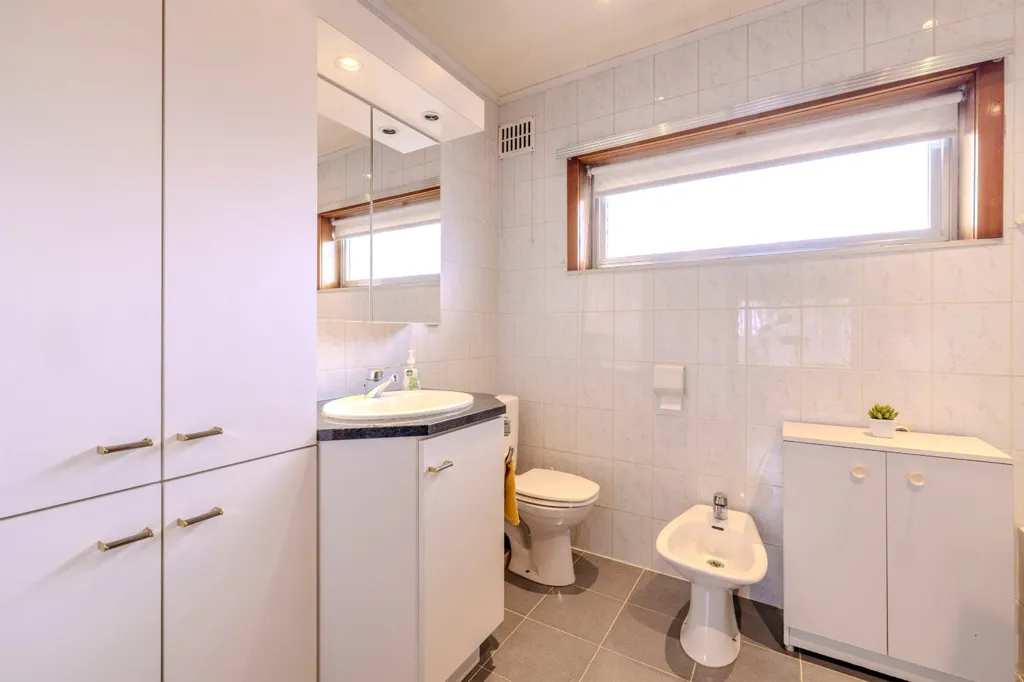 Salles de bain - Maison à Renover avec Jardin et Terrasse à Putte