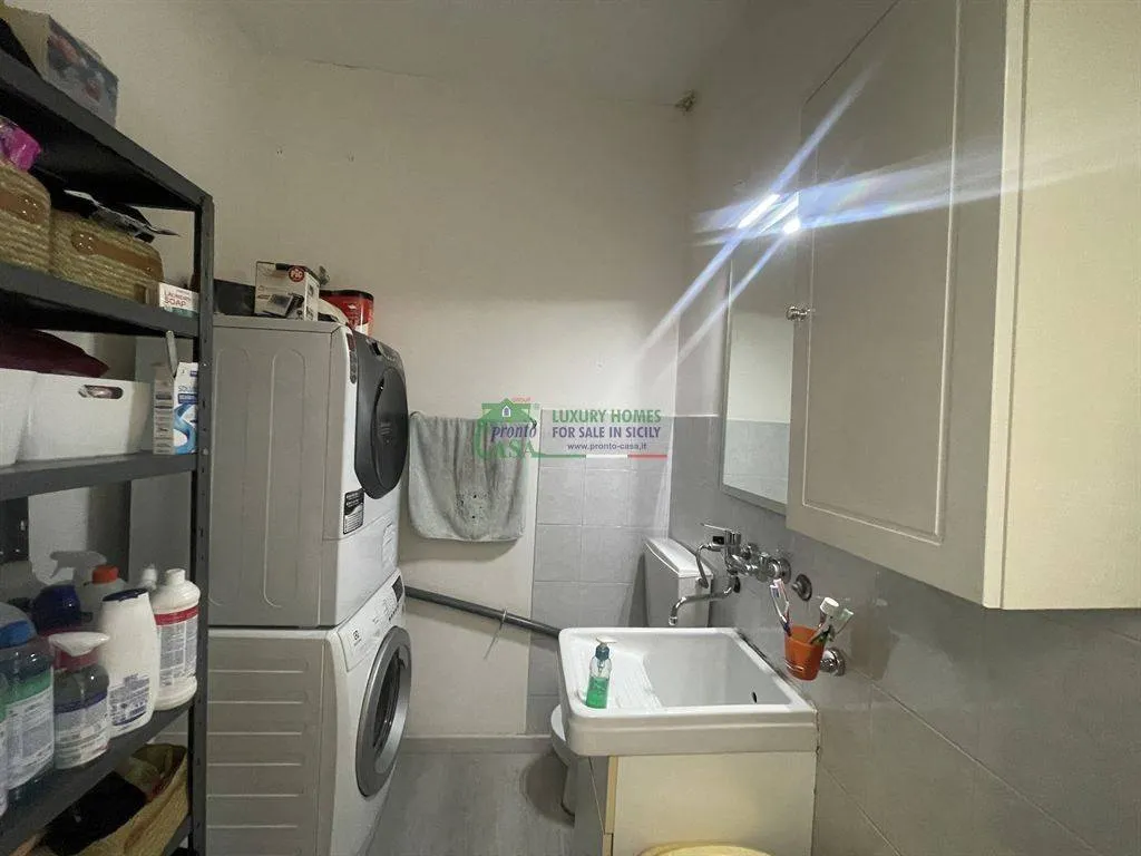 Pesuköök - Fully Renovated House with Balcony in Ragusa