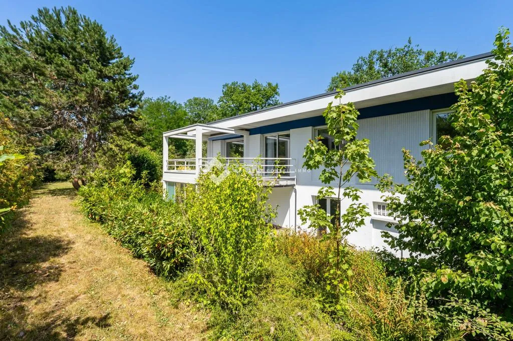 Esterno - Architectural House with Pool in Dammarie-les-Lys