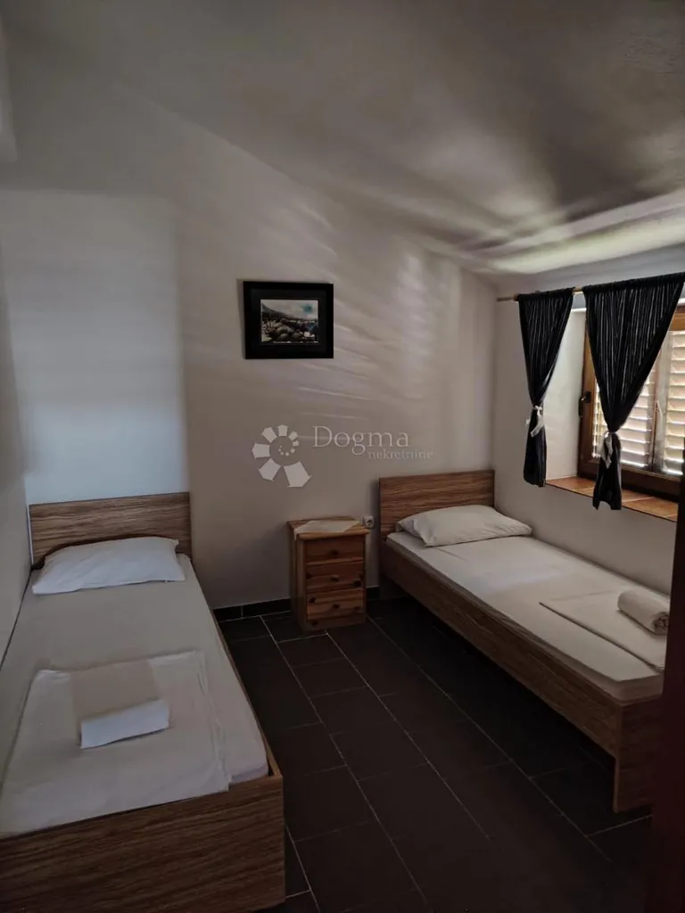 House with Sea View and Garden in Karlobag