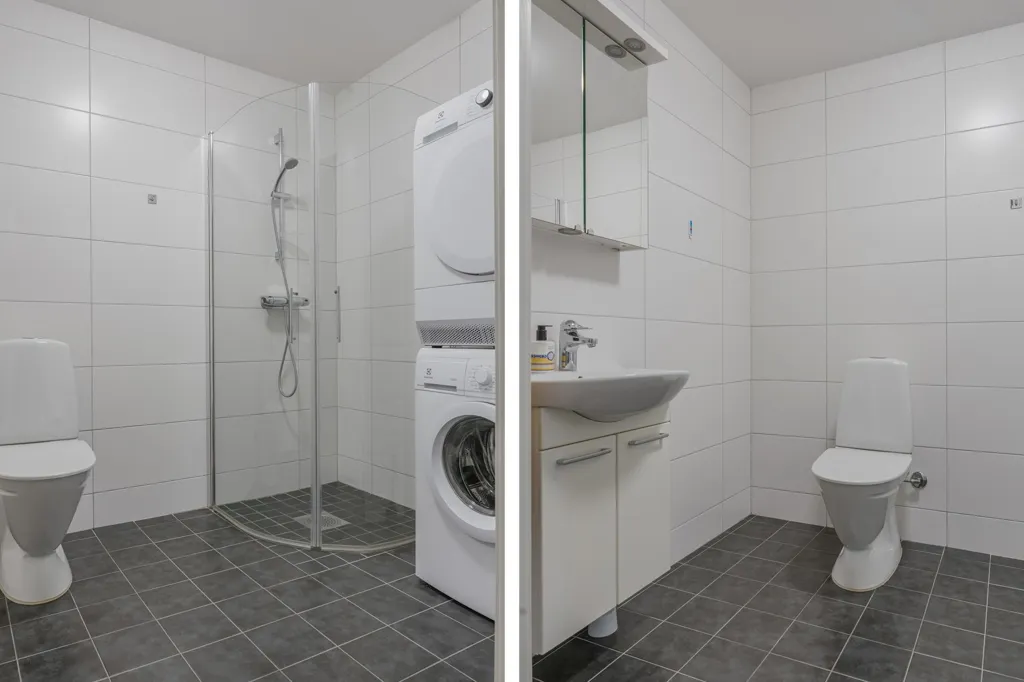 Bathrooms - Modern Apartment with Terrace in Central Location