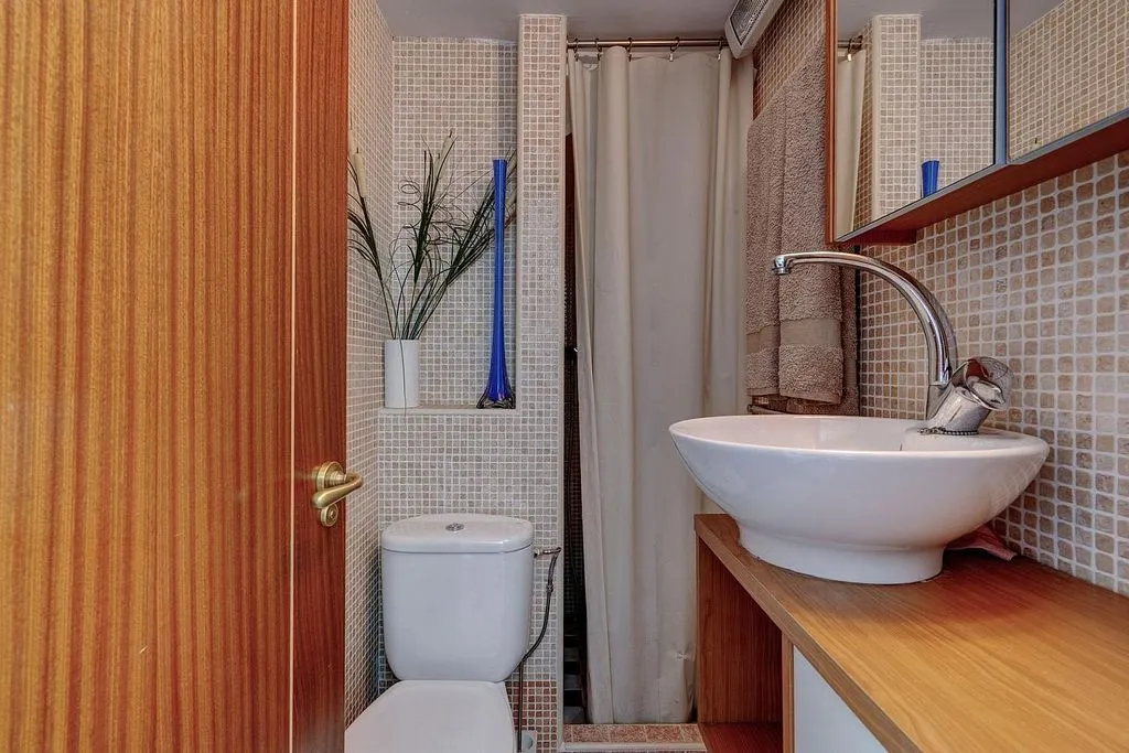 Vannitoad - Spacious Flat with Views in San Roque
