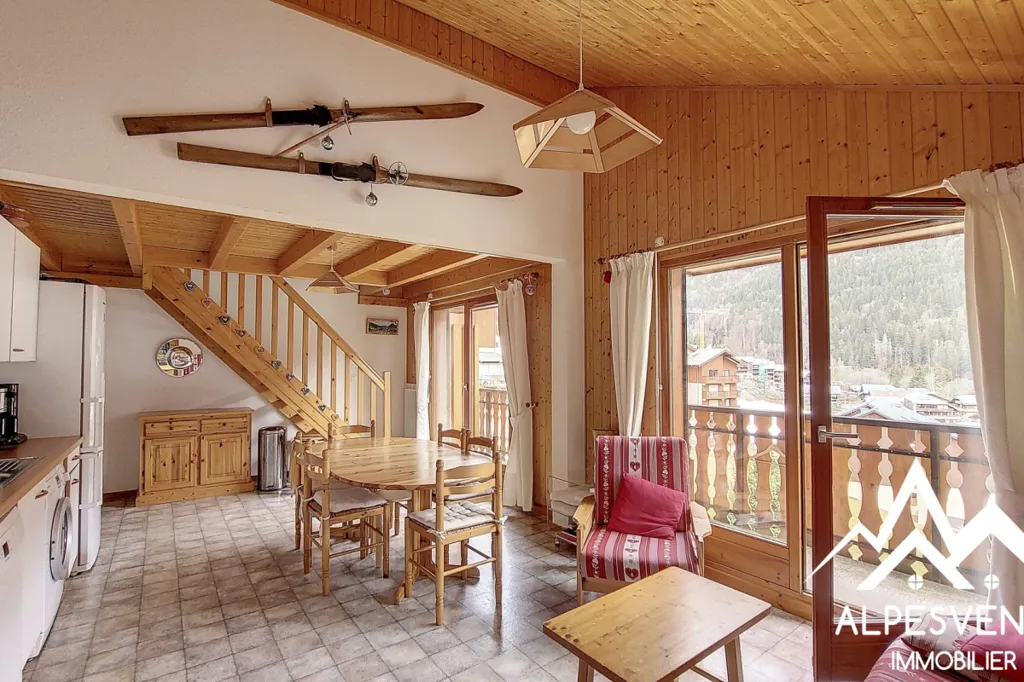 Séjour - Appartement 5 Pièces avec Balcon à Saint-Jean-d'Aulps