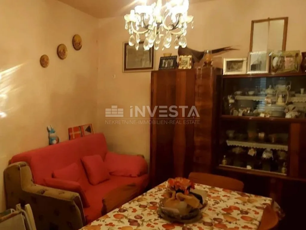 Salle à manger - Authentic Stone House with Multiple Entrances in Bale
