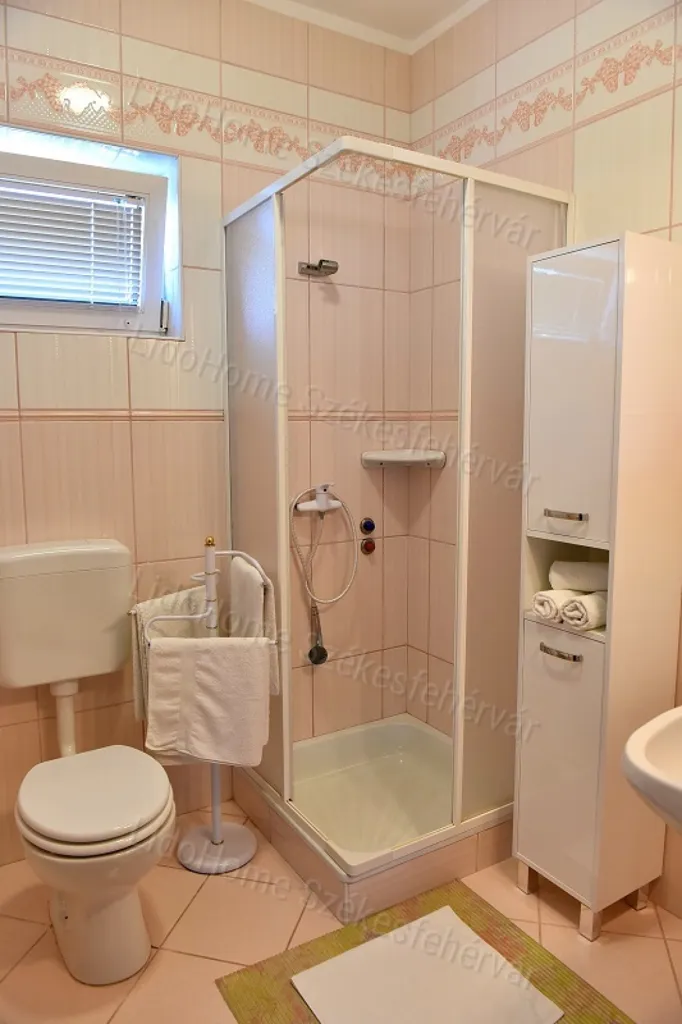 Vannitoad - Operational 13-Room Guesthouse in Herend