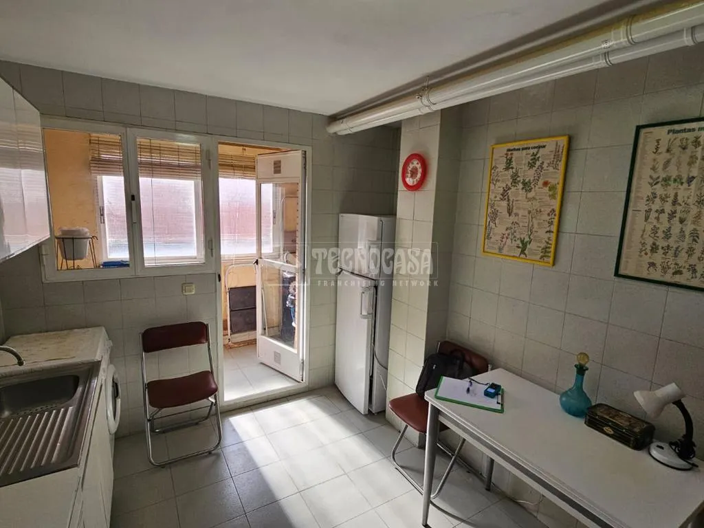 Cuisine - Flat with Metro Access in Valdeacederas