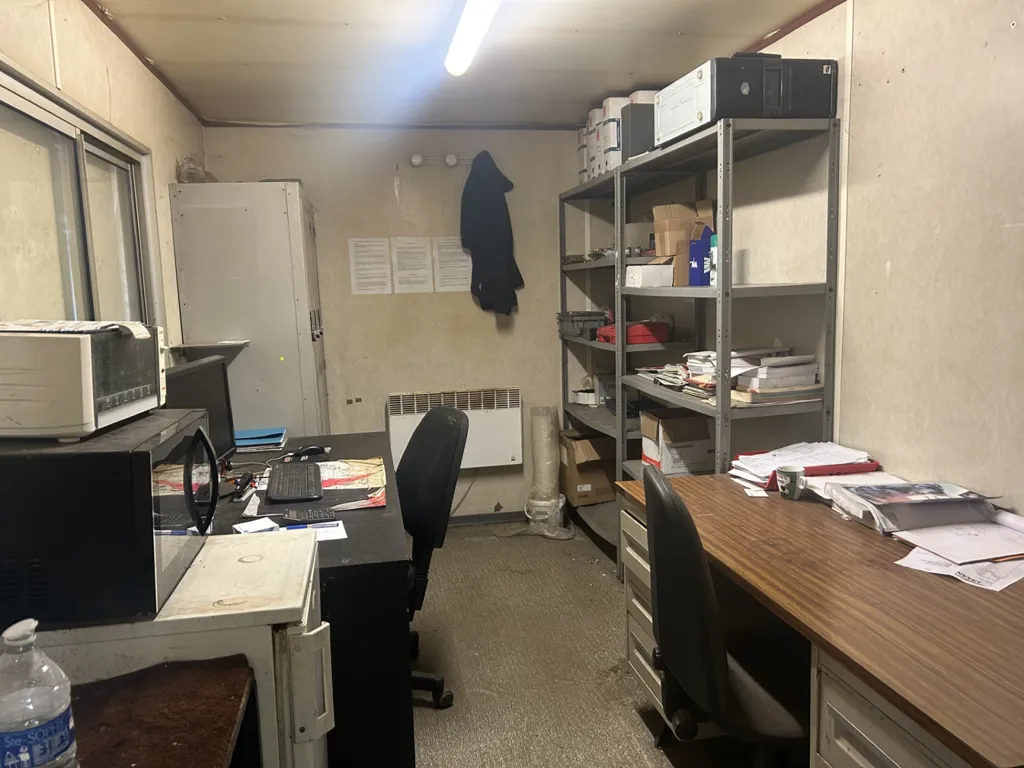 Kabinet - Warehouse with Office in Arras