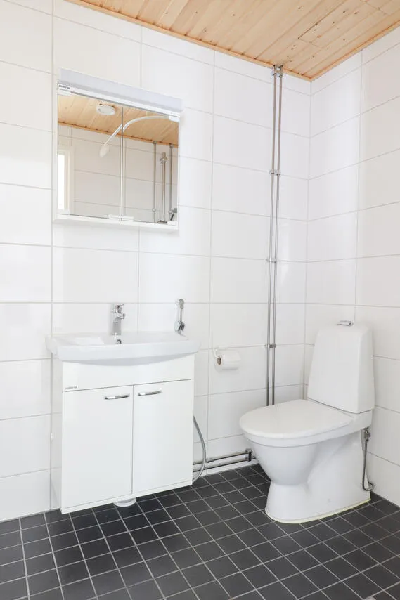 Salles de bain - Modern Studio with Balcony in Oulu