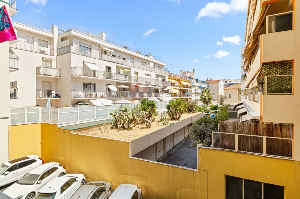 Rõdu - Renovated Flat with Balconies in Menton Centre