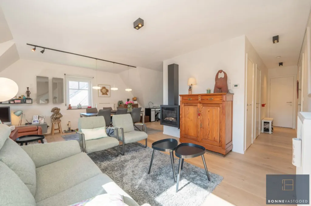 Elutuba - Duplex Apartment with Terrace in Sijsele