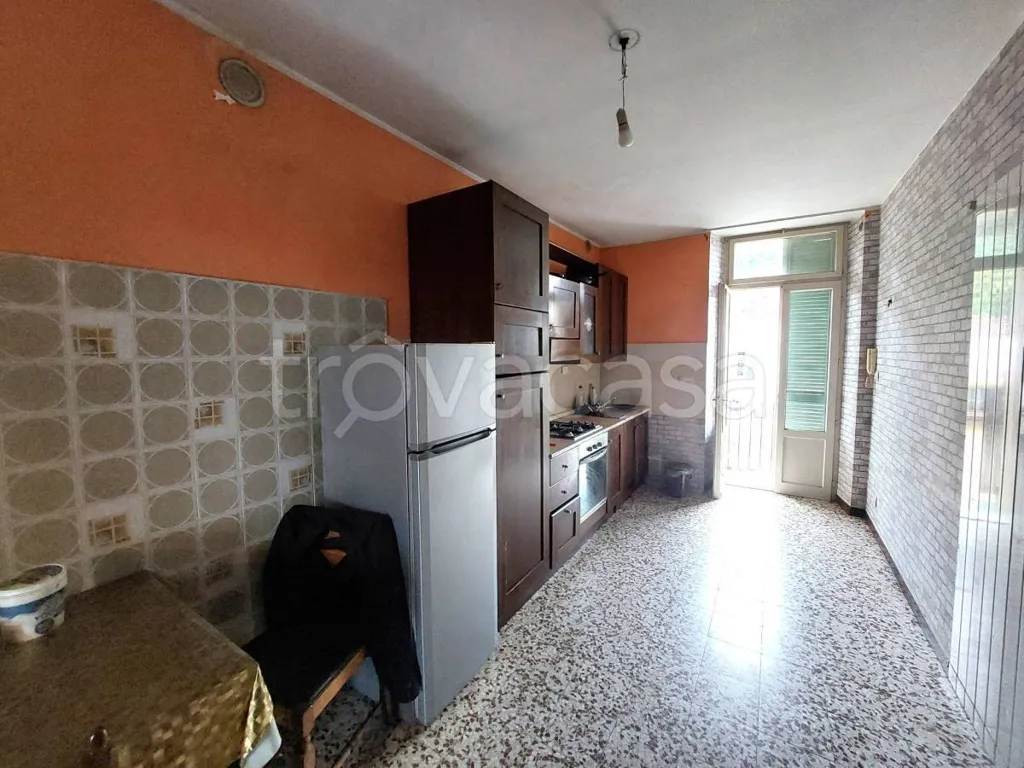 Cuisine - Rented Apartment with Balcony on Corso Piemonte, Saluzzo