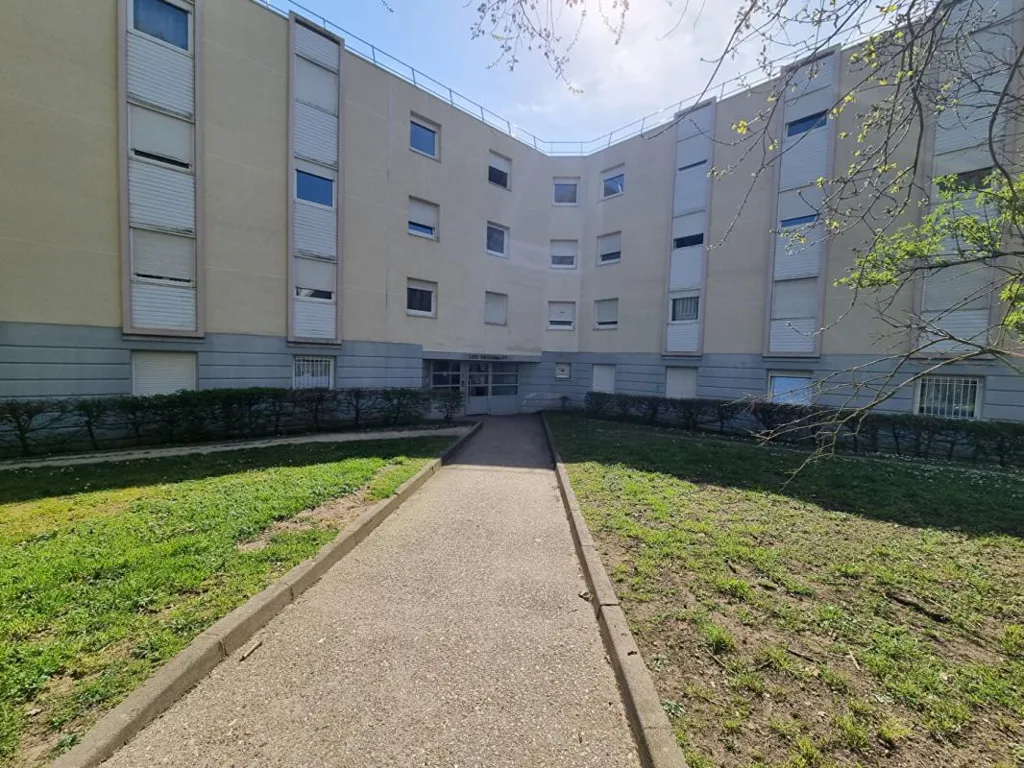 Garden - Studio in Cergy near University