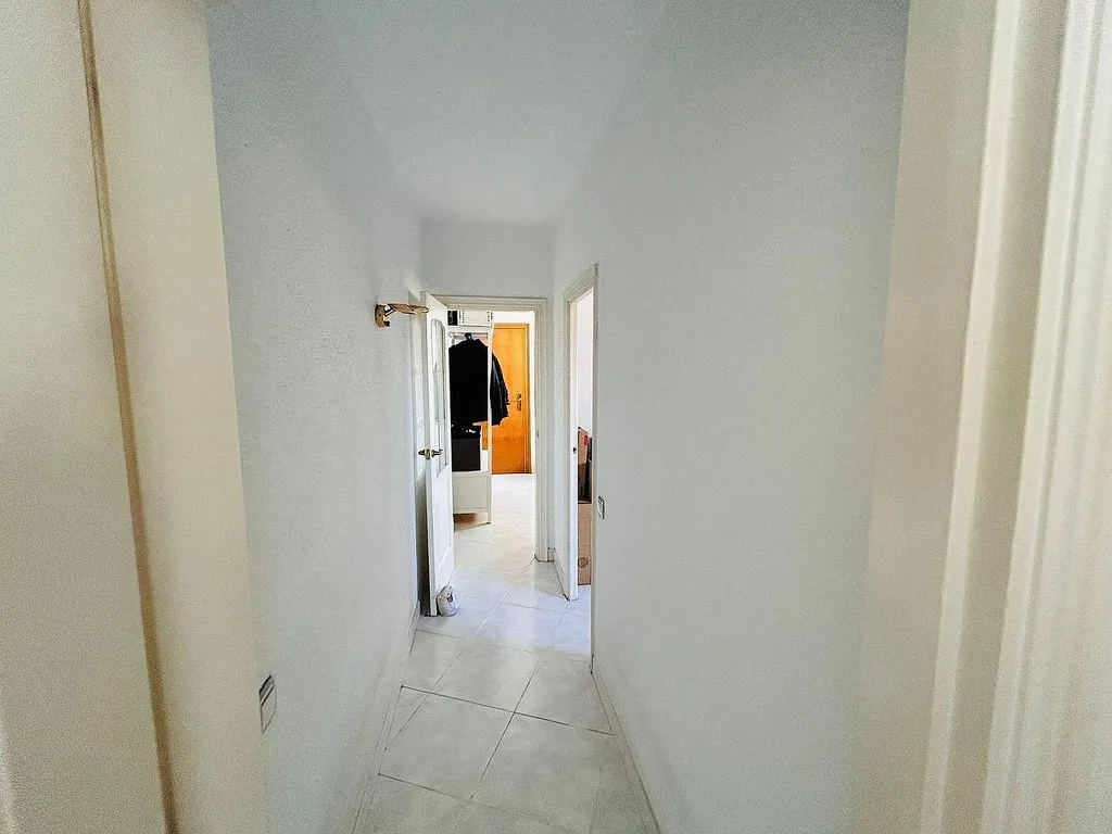 Entrée - Modernised Attic with Terrace in Pubilla Cases